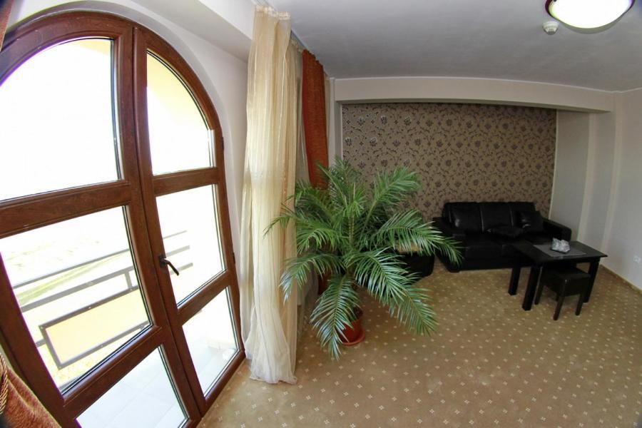 Hotel Imperium Suczawa Zewnętrze zdjęcie