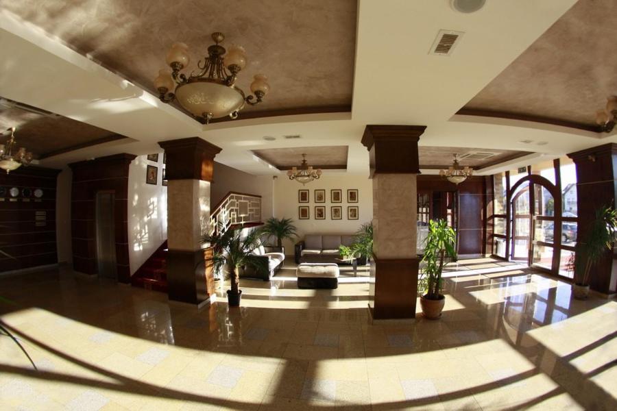 Hotel Imperium Suczawa Zewnętrze zdjęcie
